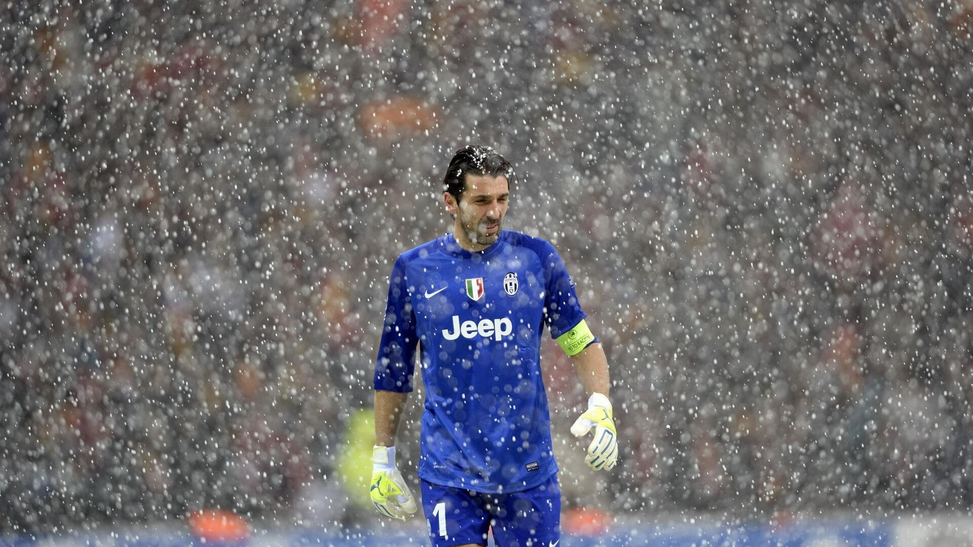 开云体育-东契奇攻防一体独行侠防守效率提升，东契奇三双独行侠击退马刺